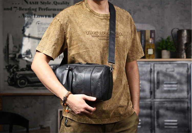 香港狄記皮具 狄記 原創真皮手工 ins郵差包 ins風格包包 頭層牛皮包包 皮革 原創手工真皮 皮件 頭層牛皮肩背圓筒包男包【LB1197】喜番屋