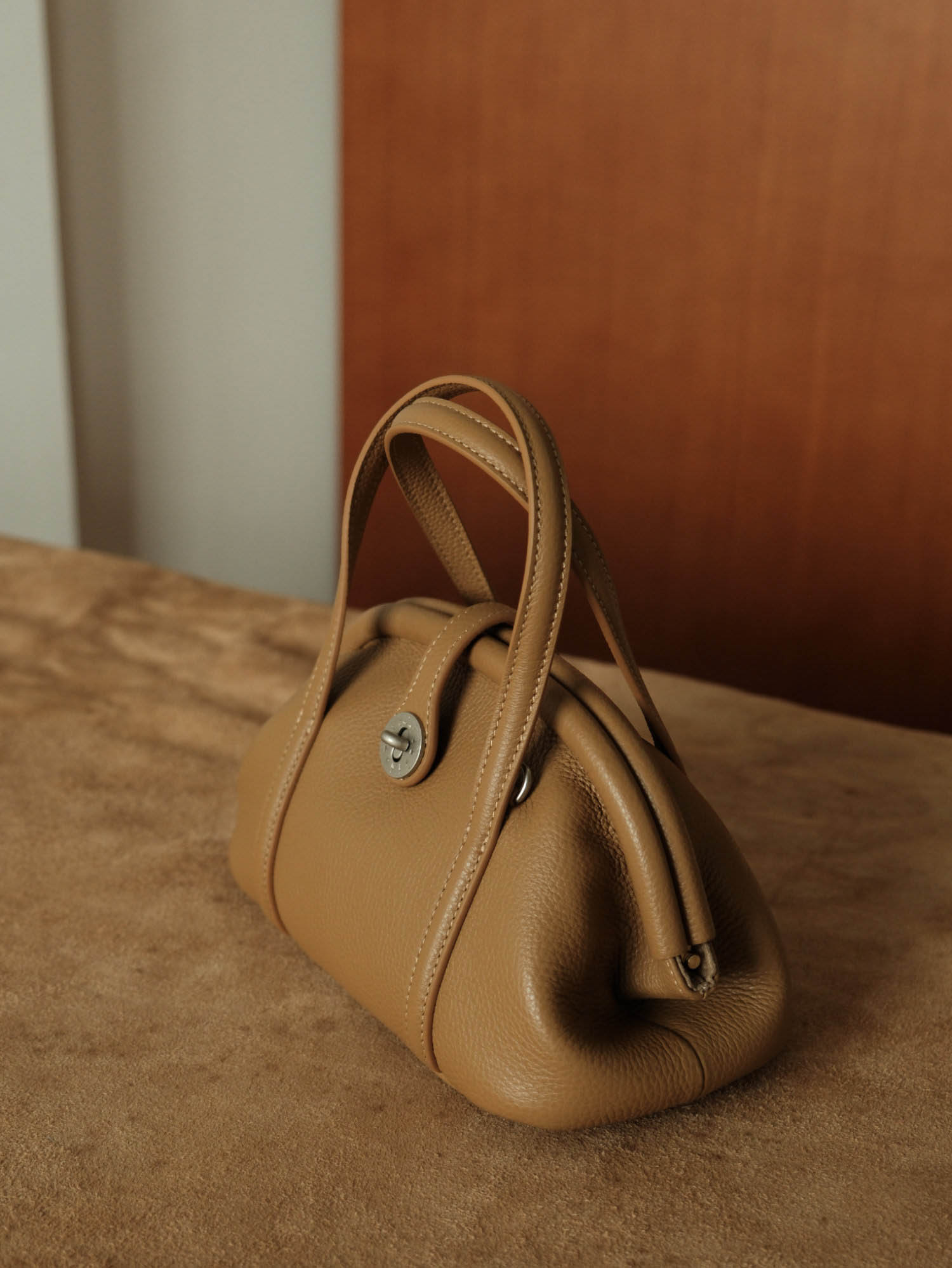 香港狄記皮具 狄記 原創真皮手工 ins郵差包 ins風格包包 頭層牛皮包包 皮革 原創手工真皮 皮件 DEEPKEE 復古真皮手工包