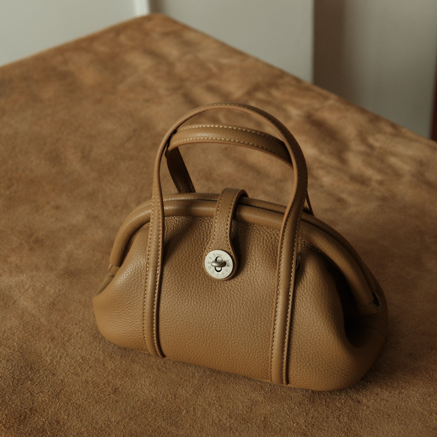 香港狄記皮具 狄記 原創真皮手工 ins郵差包 ins風格包包 頭層牛皮包包 皮革 原創手工真皮 皮件 DEEPKEE 復古真皮手工包