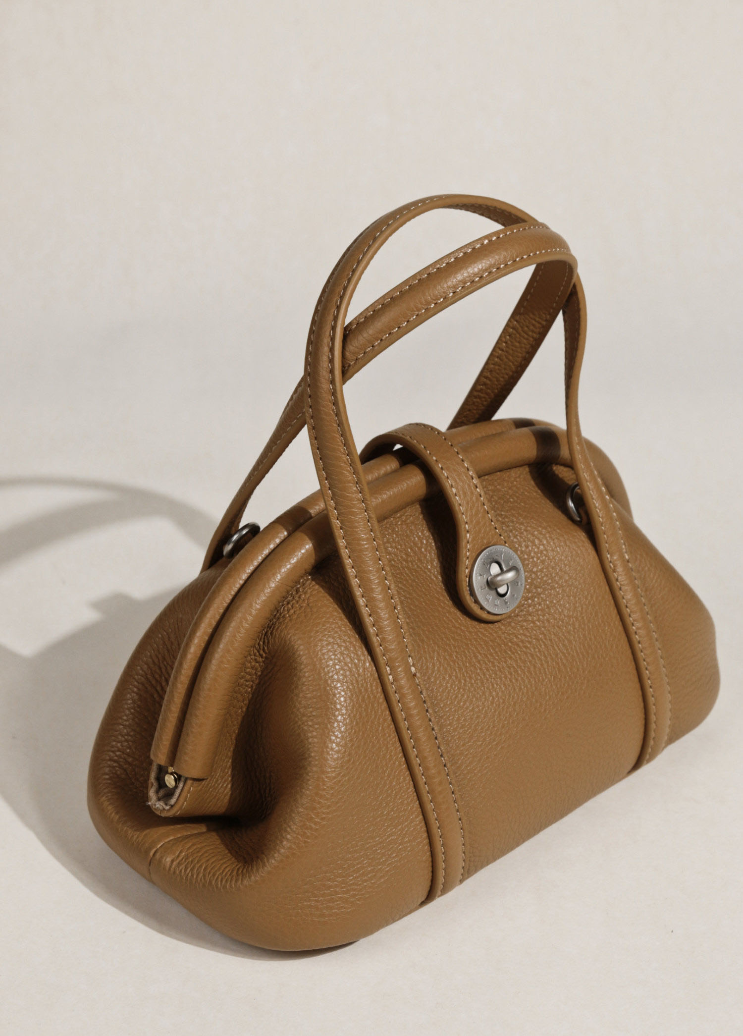 香港狄記皮具 狄記 原創真皮手工 ins郵差包 ins風格包包 頭層牛皮包包 皮革 原創手工真皮 皮件 DEEPKEE 復古真皮手工包