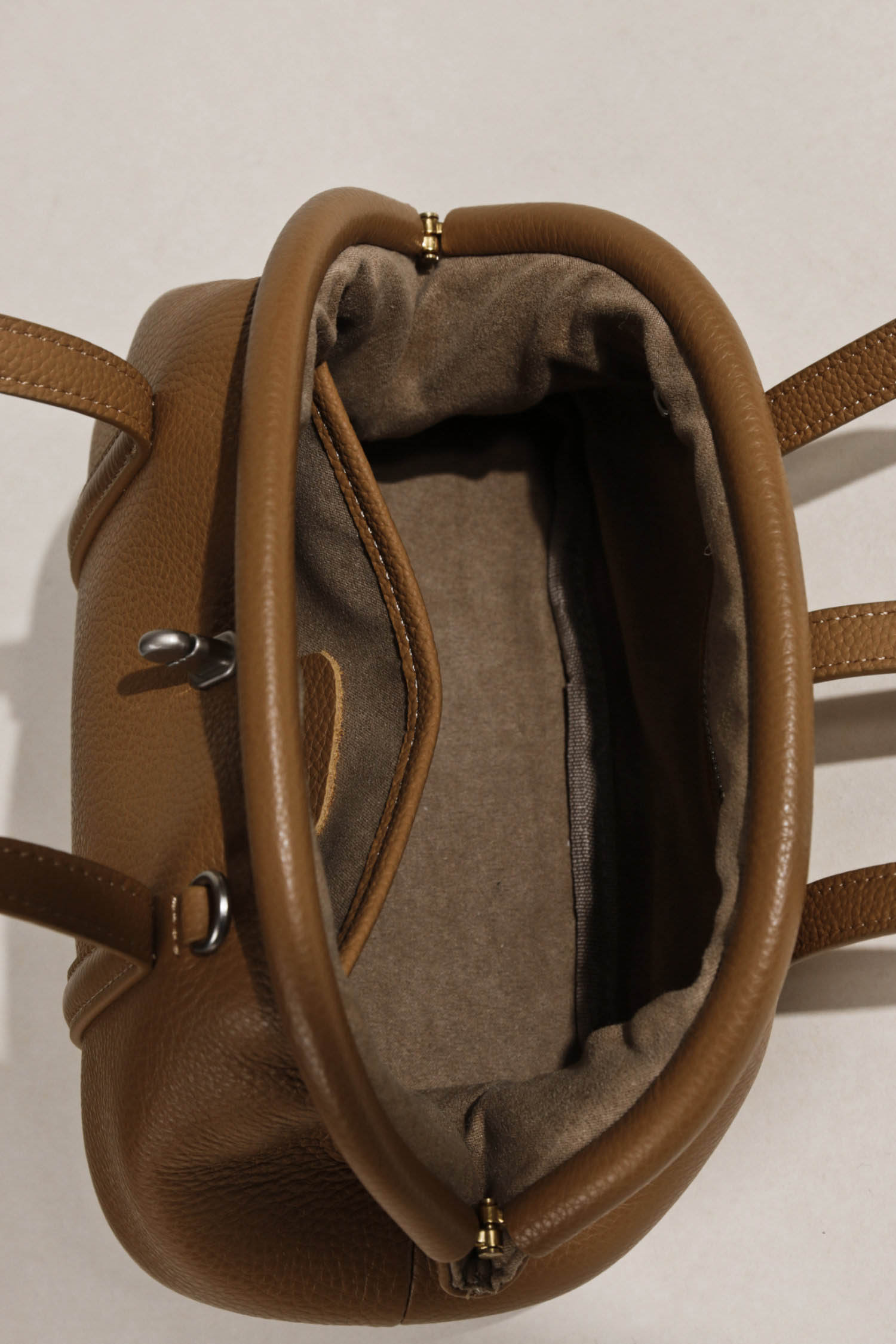 香港狄記皮具 狄記 原創真皮手工 ins郵差包 ins風格包包 頭層牛皮包包 皮革 原創手工真皮 皮件 DEEPKEE 復古真皮手工包