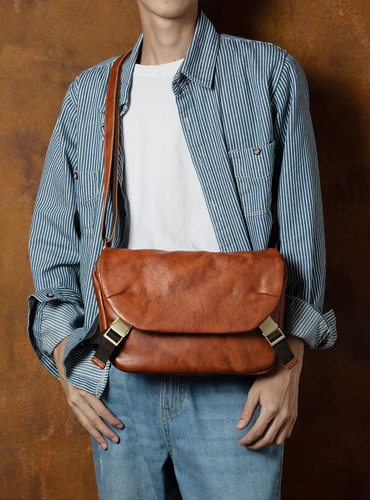 香港狄記皮具 狄記 原創真皮手工 ins郵差包 ins風格包包 頭層牛皮包包 皮革 原創手工真皮 皮件 DEEPKEE 復古真皮手工包