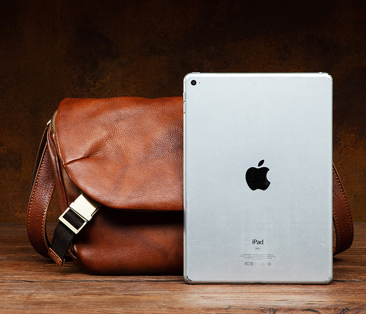 香港狄記皮具 狄記 原創真皮手工 ins郵差包 ins風格包包 頭層牛皮包包 皮革 原創手工真皮 皮件 DEEPKEE 復古真皮手工包