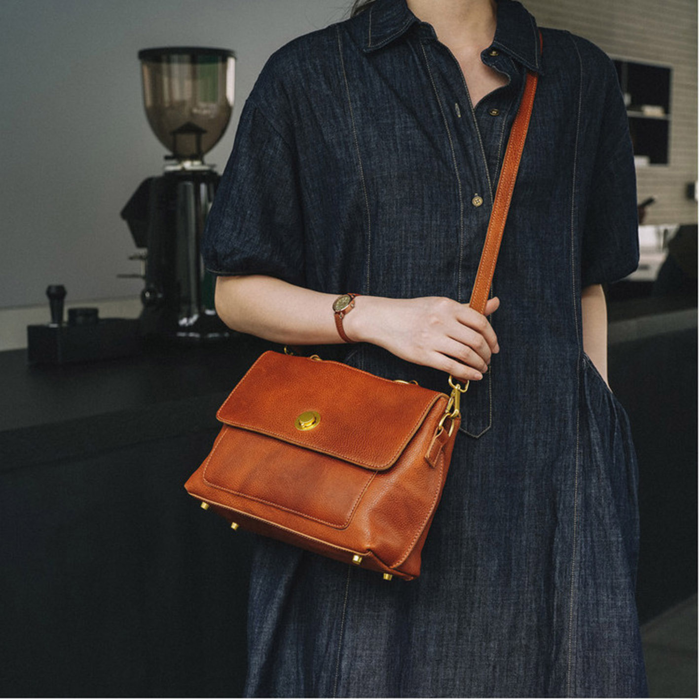 香港狄記皮具 狄記 原創真皮手工 ins郵差包 ins風格包包 頭層牛皮包包 皮革 原創手工真皮 皮件 DEEPKEE 復古真皮手工包