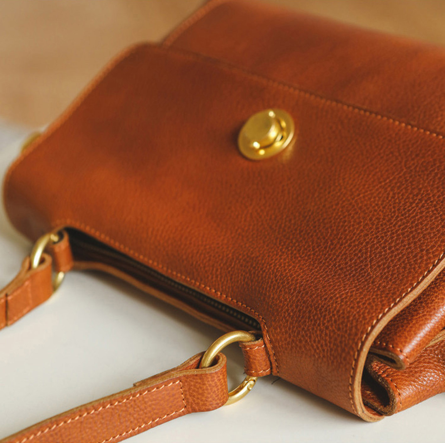 香港狄記皮具 狄記 原創真皮手工 ins郵差包 ins風格包包 頭層牛皮包包 皮革 原創手工真皮 皮件 DEEPKEE 復古真皮手工包