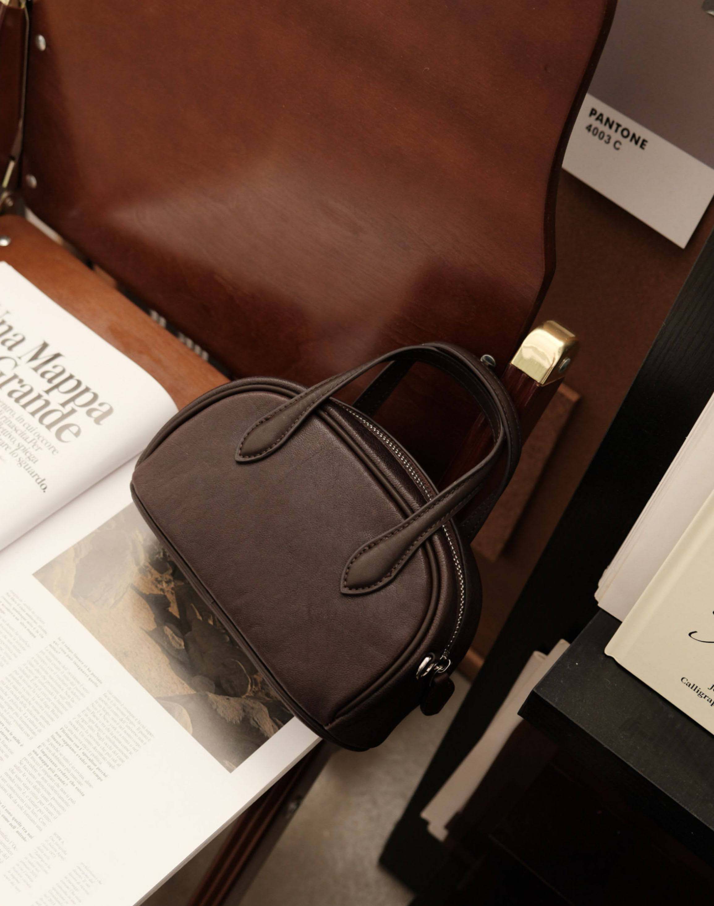 香港狄記皮具 狄記 原創真皮手工 ins郵差包 ins風格包包 頭層牛皮包包 皮革 原創手工真皮 皮件 DEEPKEE 復古真皮手工包