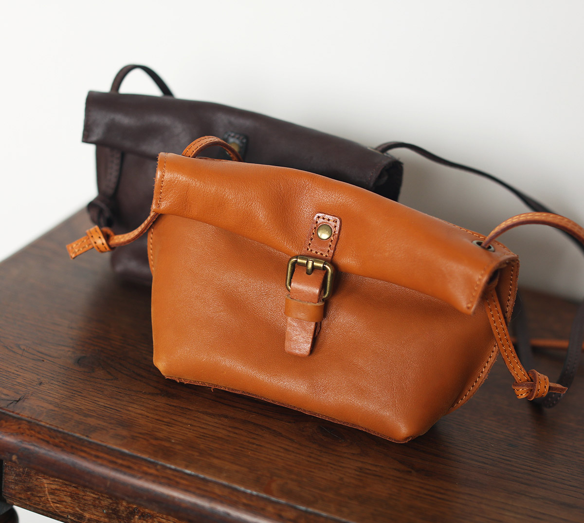 香港狄記皮具 狄記 原創真皮手工 ins郵差包 ins風格包包 頭層牛皮包包 皮革 原創手工真皮 皮件 DEEPKEE 復古真皮手工包