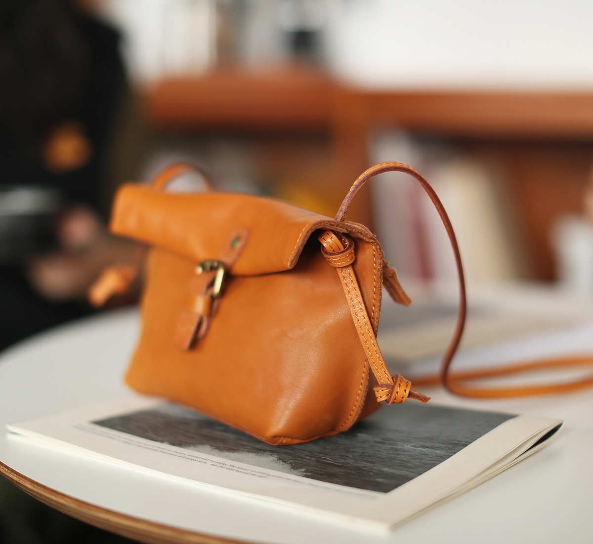 香港狄記皮具 狄記 原創真皮手工 ins郵差包 ins風格包包 頭層牛皮包包 皮革 原創手工真皮 皮件 DEEPKEE 復古真皮手工包