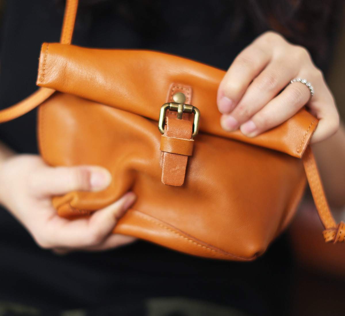 香港狄記皮具 狄記 原創真皮手工 ins郵差包 ins風格包包 頭層牛皮包包 皮革 原創手工真皮 皮件 DEEPKEE 復古真皮手工包