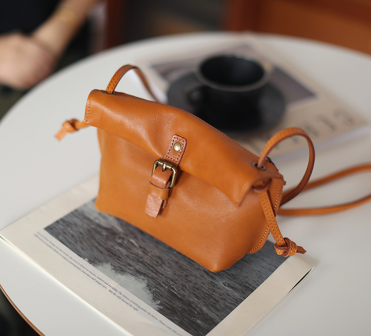 香港狄記皮具 狄記 原創真皮手工 ins郵差包 ins風格包包 頭層牛皮包包 皮革 原創手工真皮 皮件 DEEPKEE 復古真皮手工包