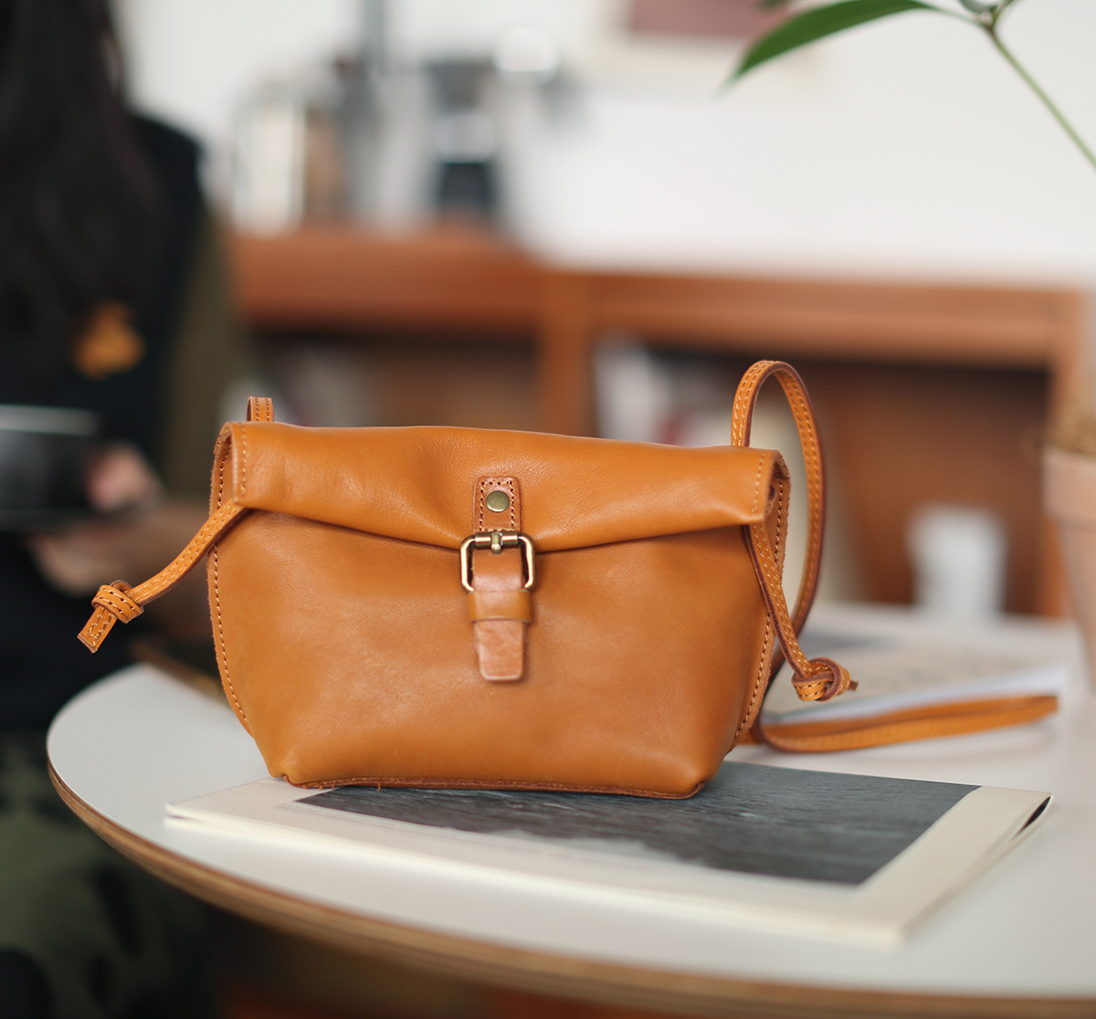 香港狄記皮具 狄記 原創真皮手工 ins郵差包 ins風格包包 頭層牛皮包包 皮革 原創手工真皮 皮件 DEEPKEE 復古真皮手工包