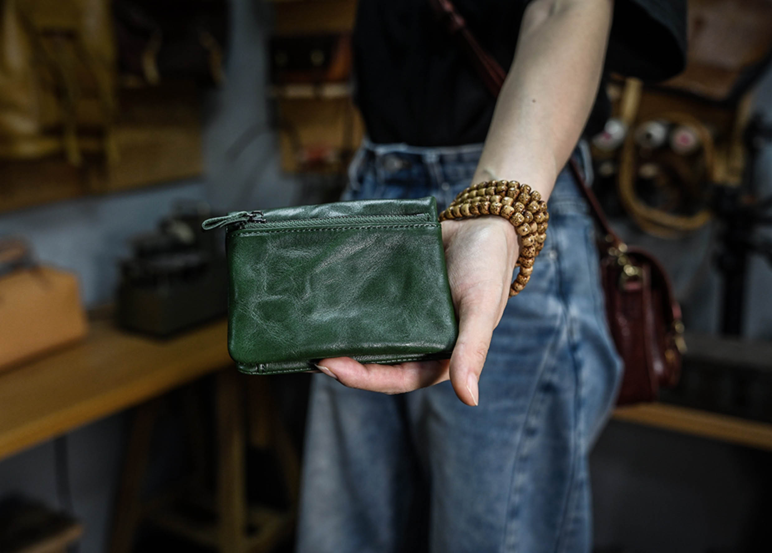 香港狄記皮具 狄記 原創真皮手工 ins郵差包 ins風格包包 頭層牛皮包包 皮革 原創手工真皮 皮件 DEEPKEE 復古包款 小眾軟皮手工包 真皮小方包 6325A 號