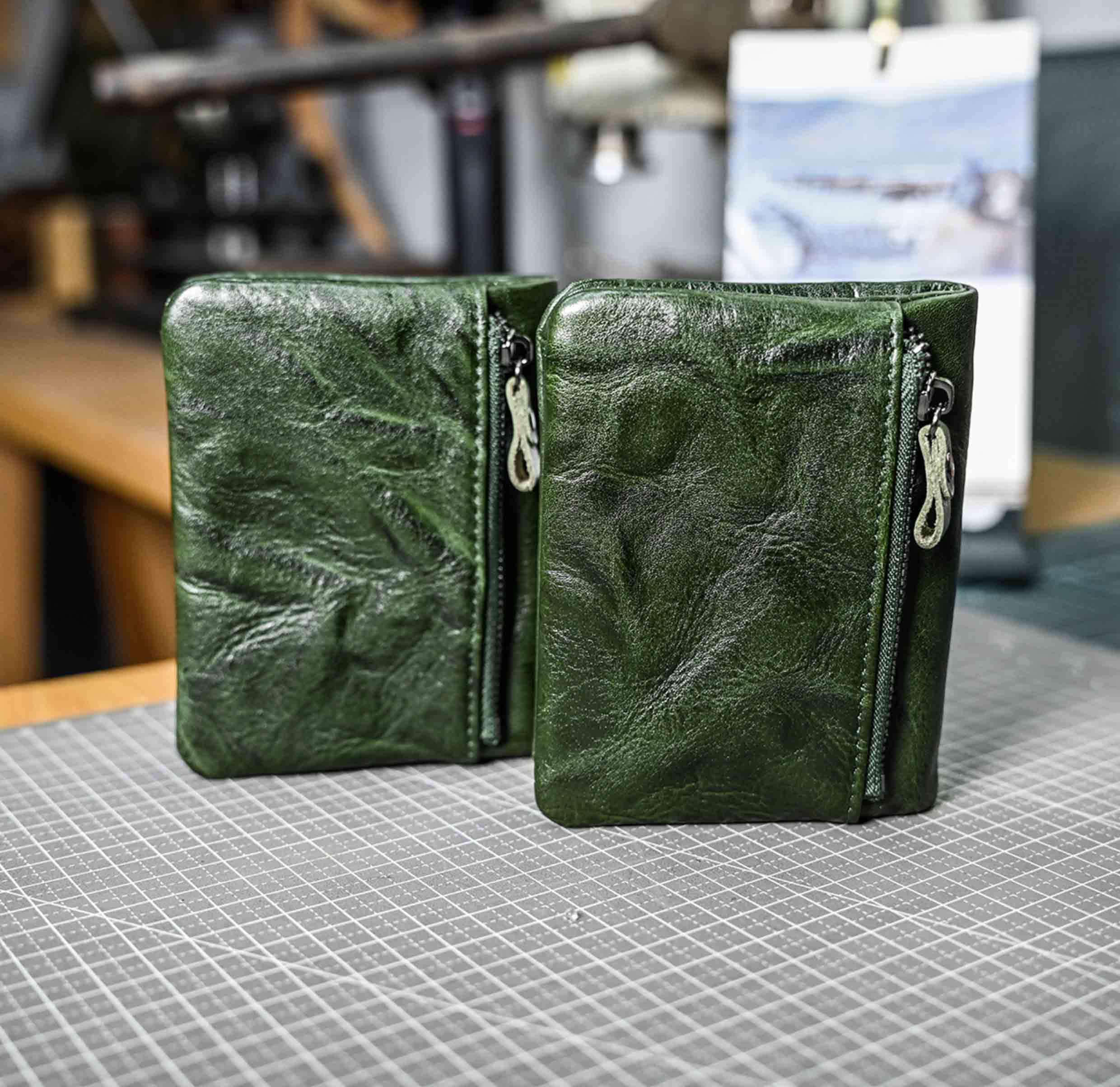 香港狄記皮具 狄記 原創真皮手工 ins郵差包 ins風格包包 頭層牛皮包包 皮革 原創手工真皮 皮件 DEEPKEE 復古包款 小眾軟皮手工包 真皮小方包 6325A 號