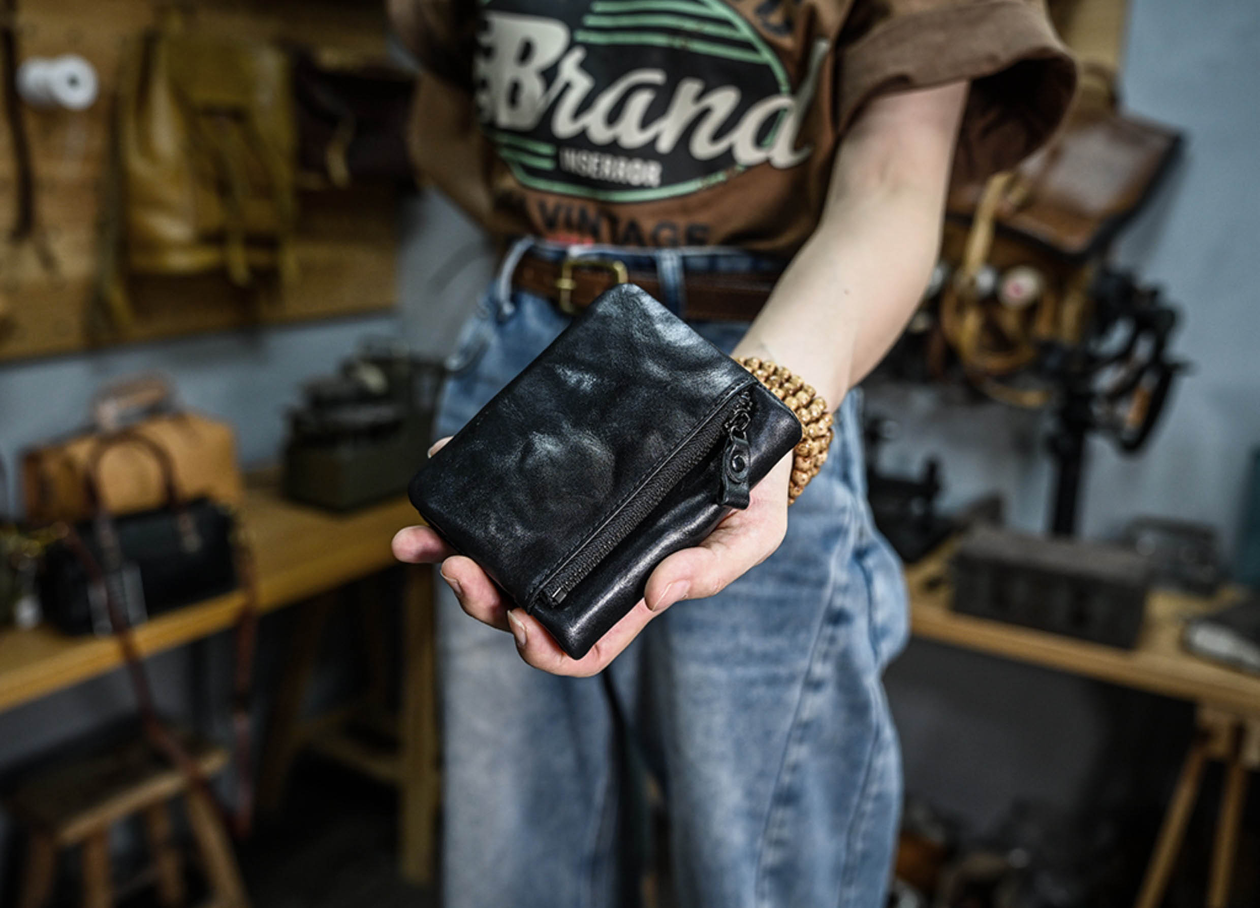 香港狄記皮具 狄記 原創真皮手工 ins郵差包 ins風格包包 頭層牛皮包包 皮革 原創手工真皮 皮件 DEEPKEE 復古包款 小眾軟皮手工包 真皮小方包 6325A 號