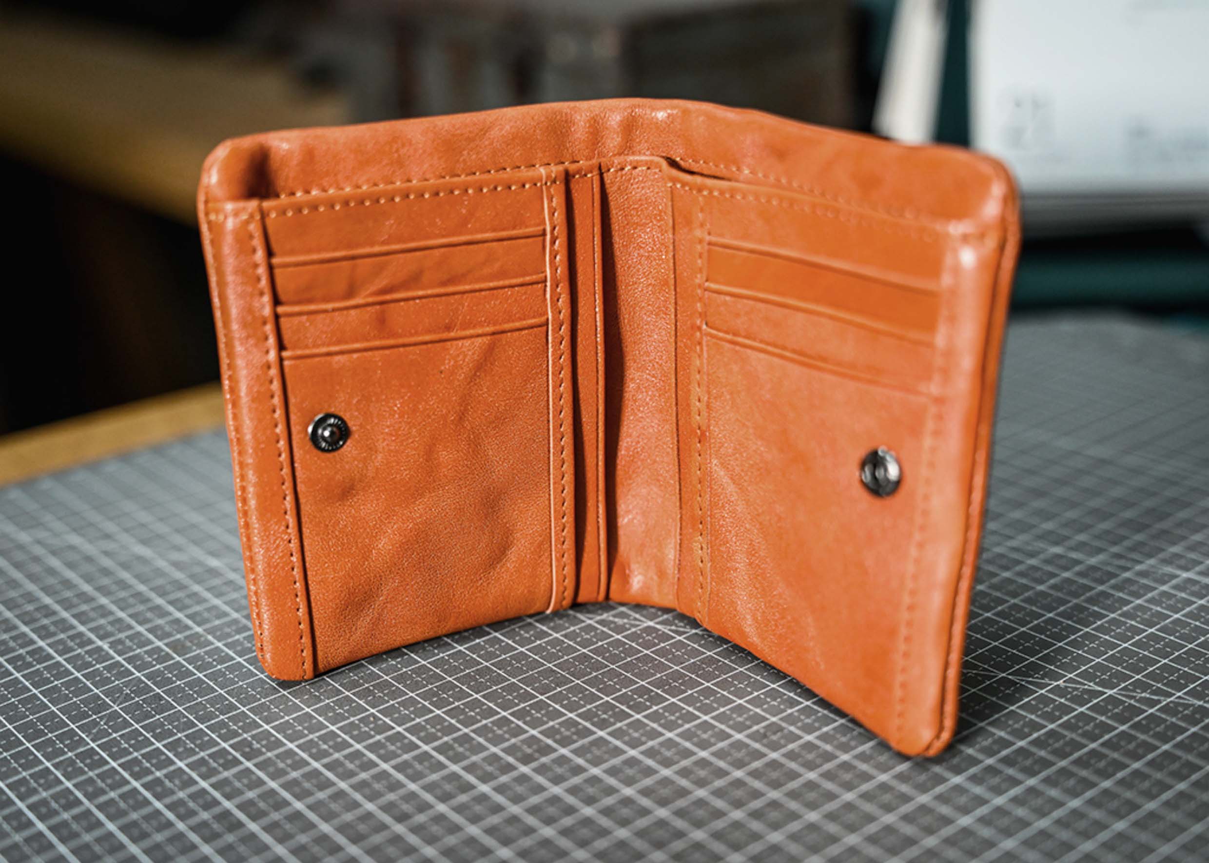 香港狄記皮具 狄記 原創真皮手工 ins郵差包 ins風格包包 頭層牛皮包包 皮革 原創手工真皮 皮件 DEEPKEE 復古包款 小眾軟皮手工包 真皮小方包 6325A 號