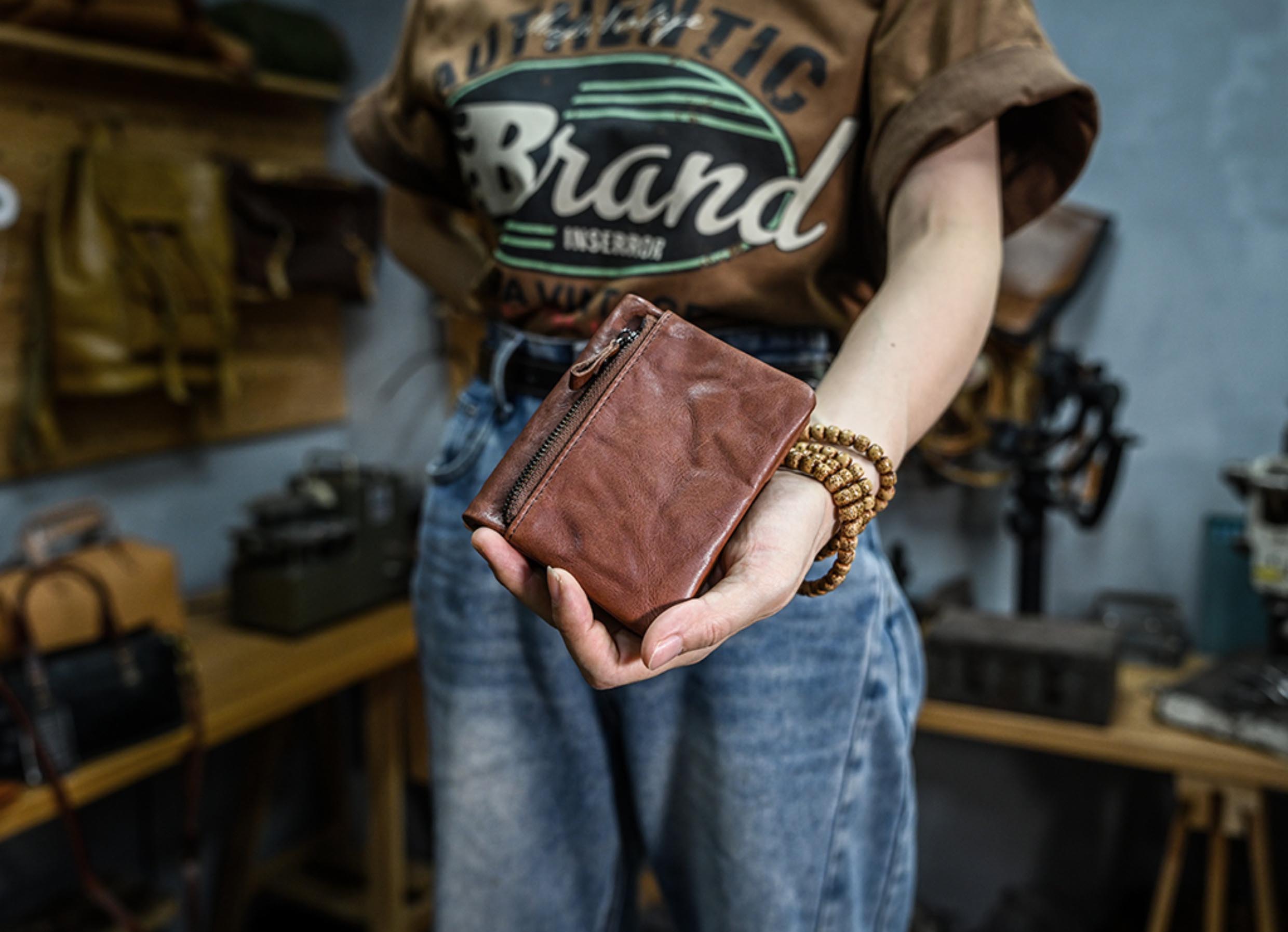 香港狄記皮具 狄記 原創真皮手工 ins郵差包 ins風格包包 頭層牛皮包包 皮革 原創手工真皮 皮件 DEEPKEE 復古包款 小眾軟皮手工包 真皮小方包 6325A 號