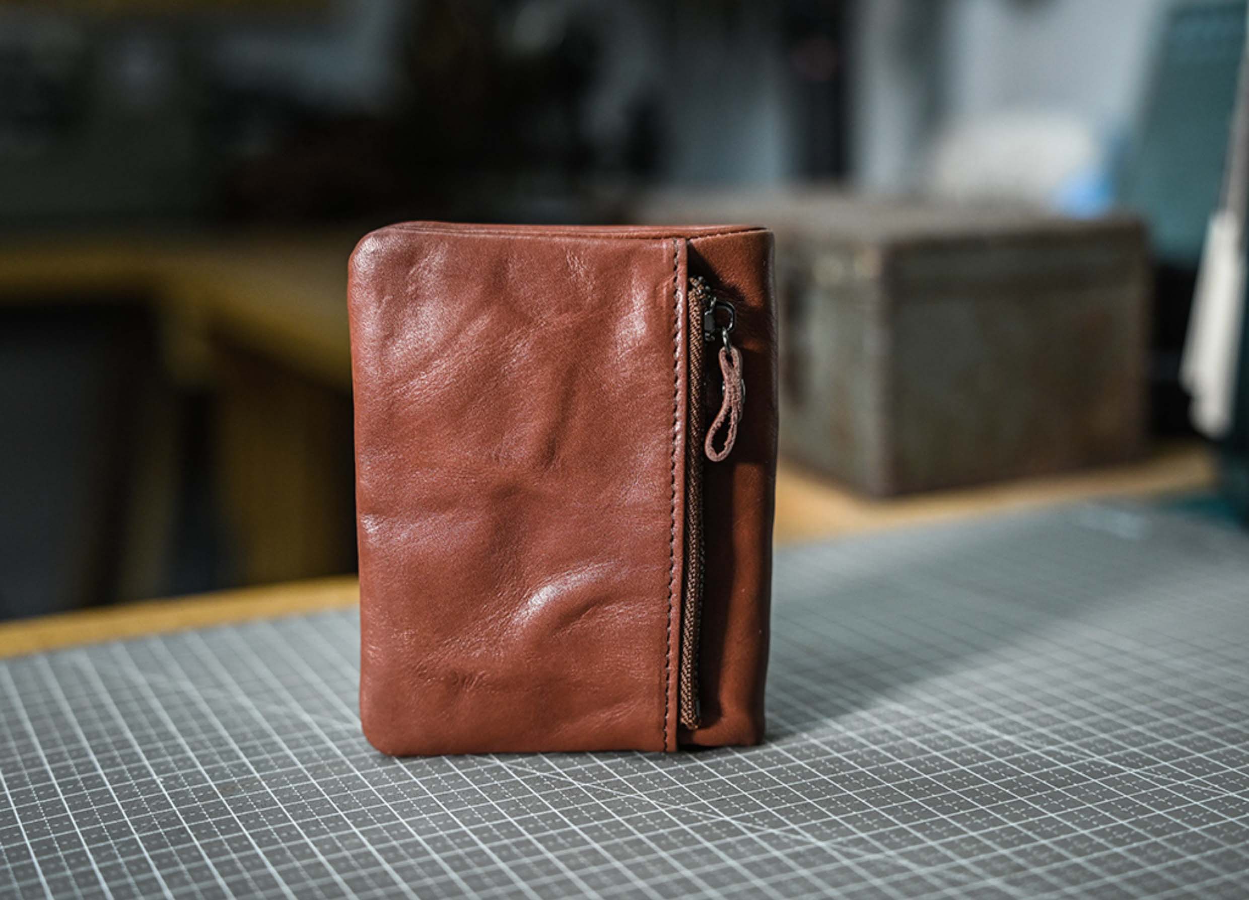 香港狄記皮具 狄記 原創真皮手工 ins郵差包 ins風格包包 頭層牛皮包包 皮革 原創手工真皮 皮件 DEEPKEE 復古包款 小眾軟皮手工包 真皮小方包 6325A 號