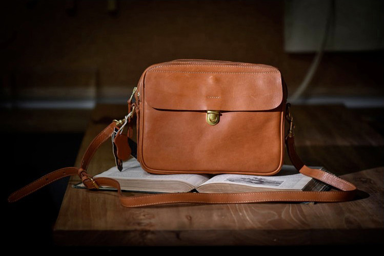 香港狄記皮具 狄記 原創真皮手工 ins郵差包 ins風格包包 頭層牛皮包包 皮革 原創手工真皮 皮件 DEEPKEE 復古真皮手工包