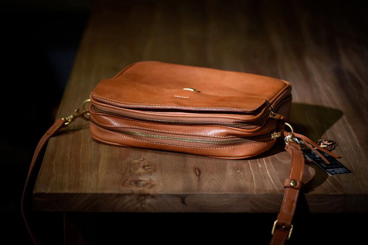 香港狄記皮具 狄記 原創真皮手工 ins郵差包 ins風格包包 頭層牛皮包包 皮革 原創手工真皮 皮件 DEEPKEE 復古真皮手工包