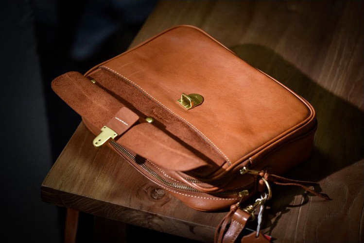 香港狄記皮具 狄記 原創真皮手工 ins郵差包 ins風格包包 頭層牛皮包包 皮革 原創手工真皮 皮件 DEEPKEE 復古真皮手工包