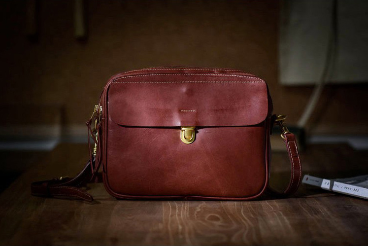 香港狄記皮具 狄記 原創真皮手工 ins郵差包 ins風格包包 頭層牛皮包包 皮革 原創手工真皮 皮件 DEEPKEE 復古真皮手工包