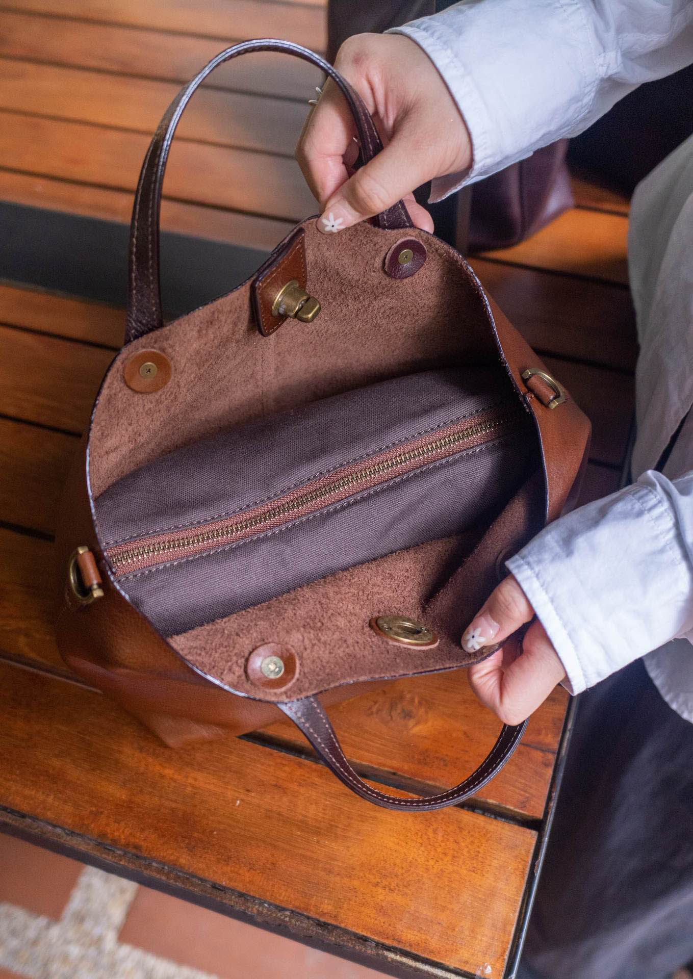 香港狄記皮具 狄記 原創真皮手工 ins郵差包 ins風格包包 頭層牛皮包包 皮革 原創手工真皮 皮件 DEEPKEE 復古真皮手工包