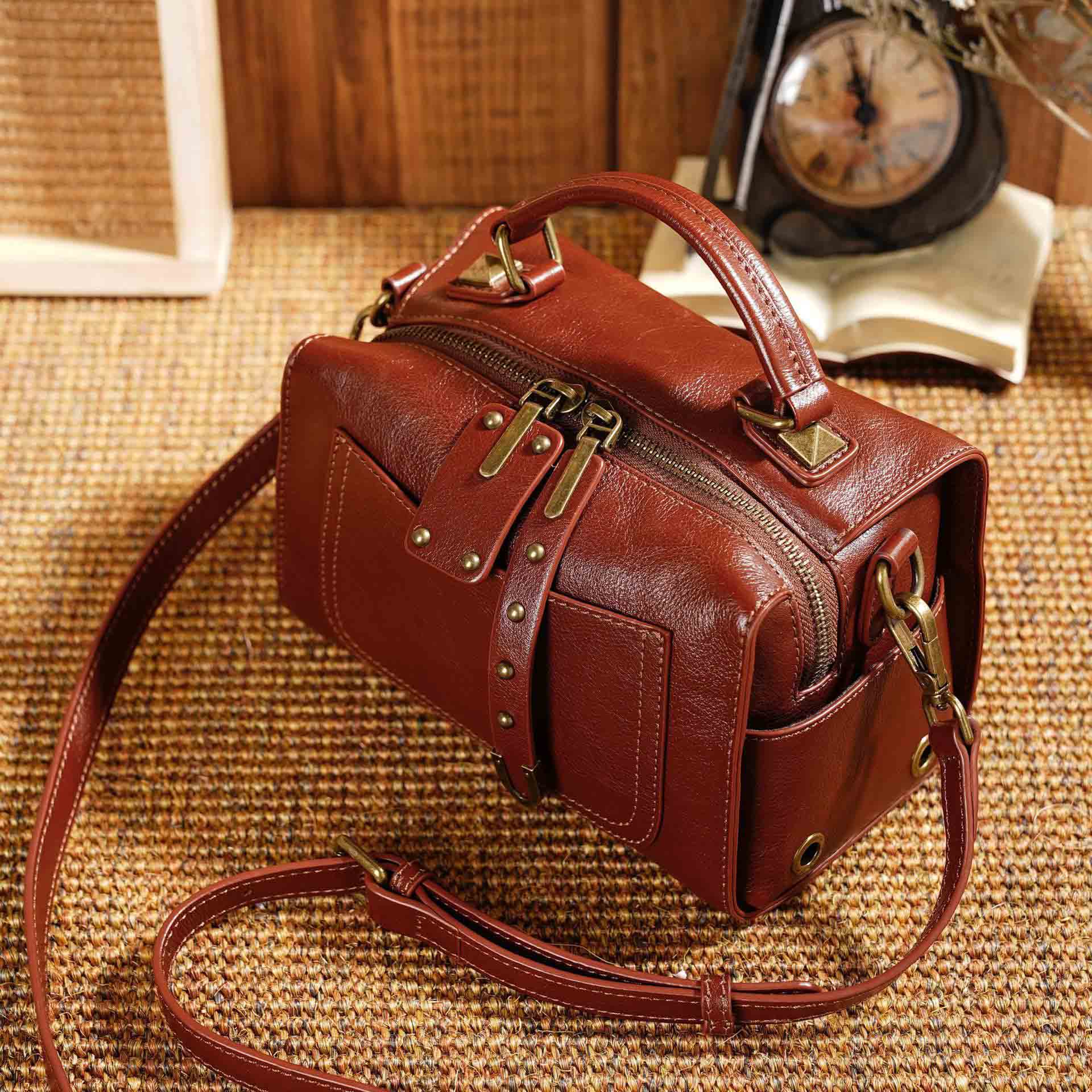 香港狄記皮具 狄記 原創真皮手工 ins郵差包 ins風格包包 頭層牛皮包包 皮革 原創手工真皮 皮件 DEEPKEE 復古真皮手工包