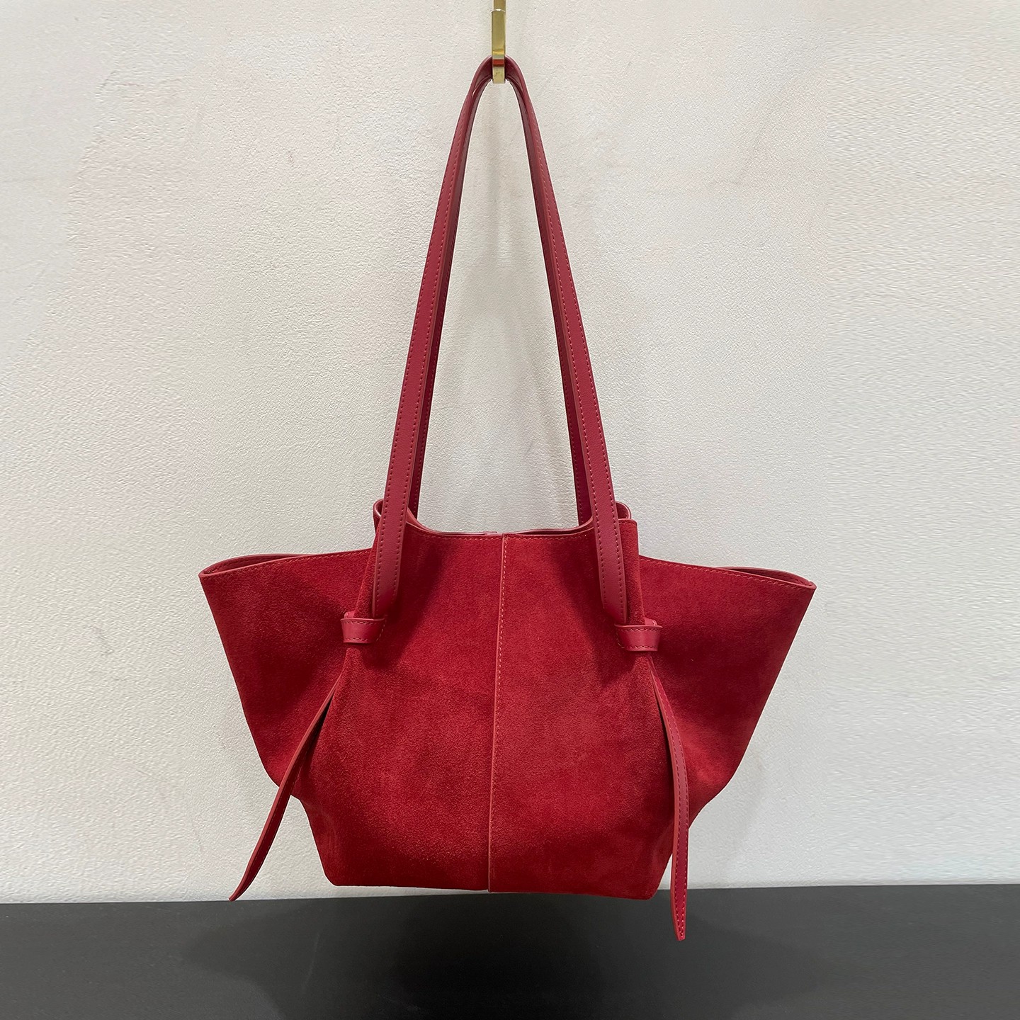 DEEPKEE 光沢のあるマットな牛革を使用した高品質 翅膀包 9822號