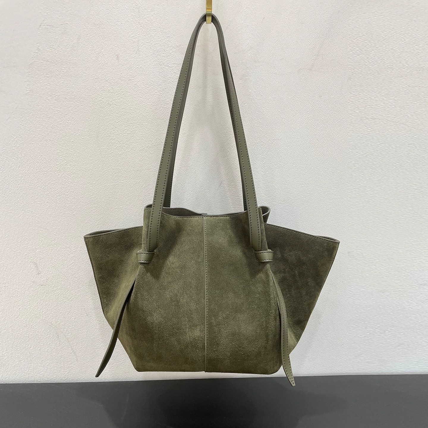 DEEPKEE 光沢のあるマットな牛革を使用した高品質 翅膀包 9822號