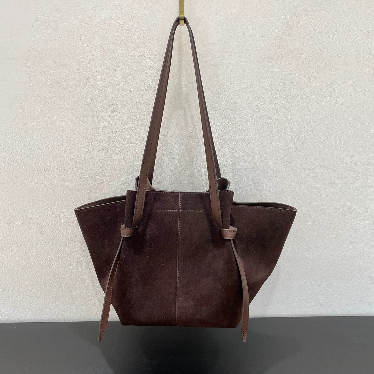 DEEPKEE 光沢のあるマットな牛革を使用した高品質 翅膀包 9822號