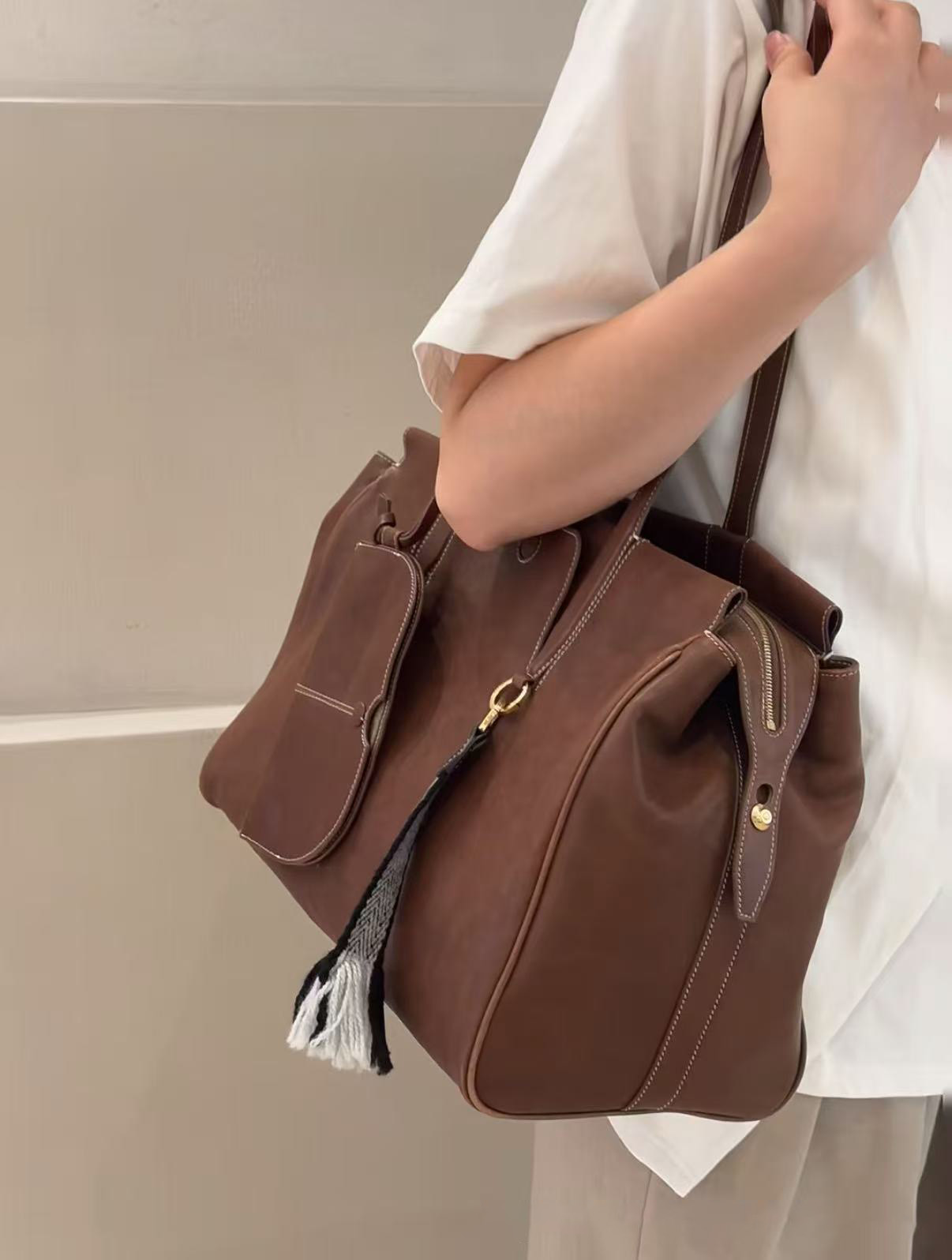 香港狄記皮具 狄記 原創真皮手工 ins郵差包 ins風格包包 頭層牛皮包包 皮革 原創手工真皮 皮件 DEEPKEE 復古真皮手工包