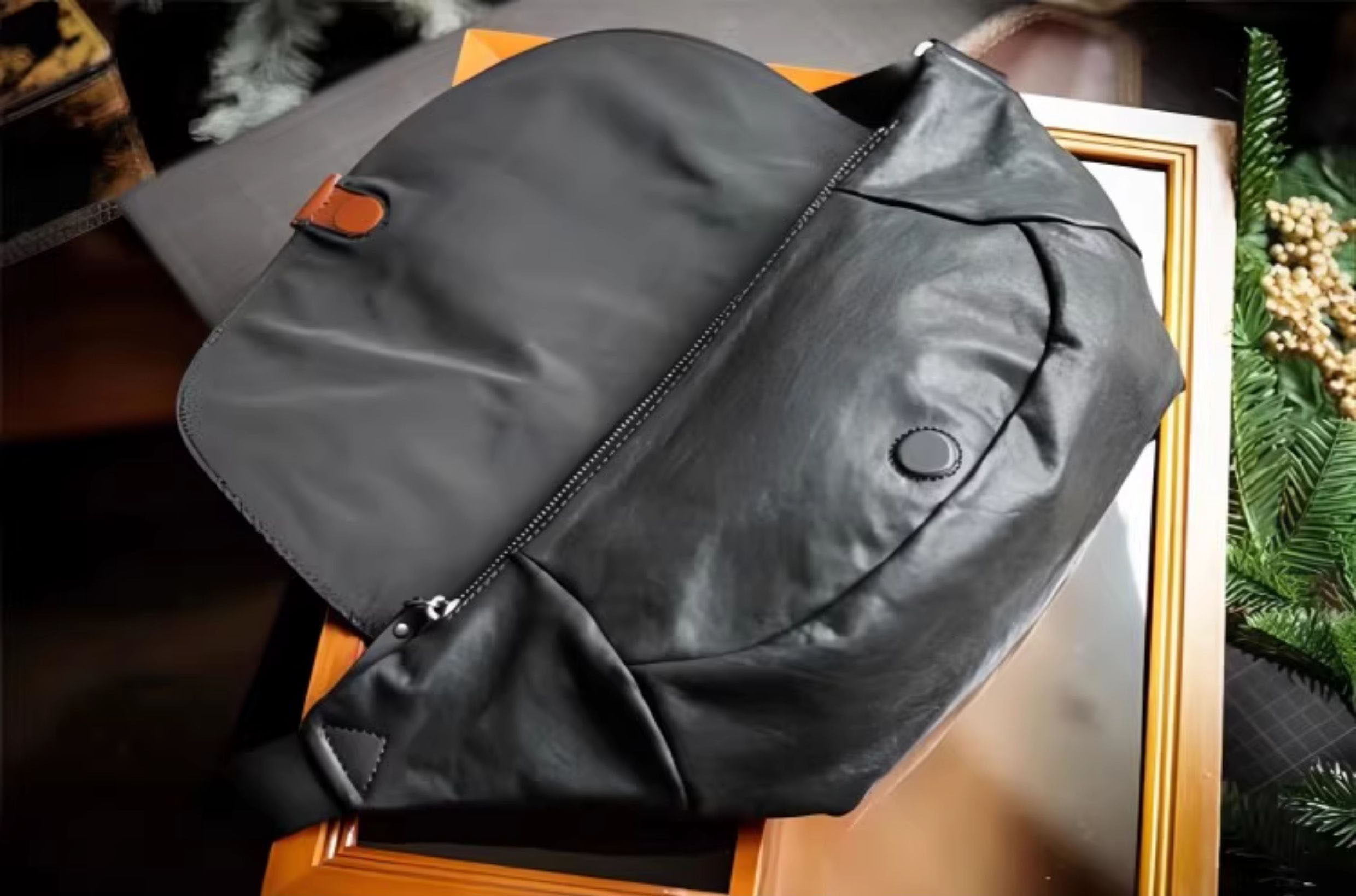 香港狄記皮具 狄記 原創真皮手工 ins郵差包 ins風格包包 頭層牛皮包包 皮革 原創手工真皮 皮件 DEEPKEE 復古真皮手工包