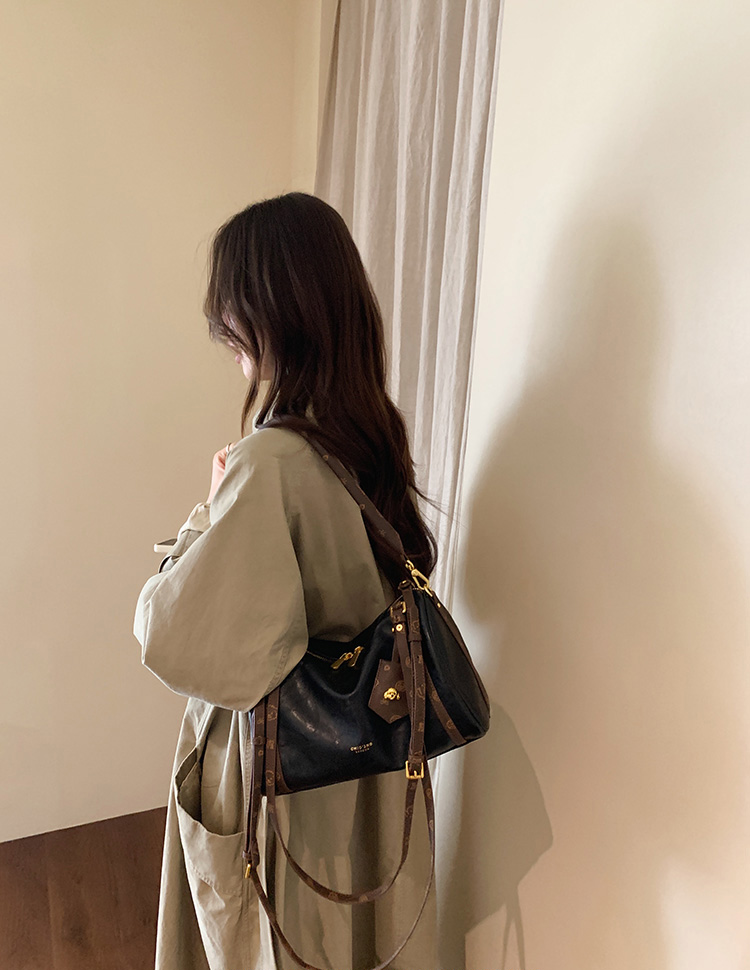 DEEPKEE original nubuck handmade full-grain genuine leather cowhide bag 黑夜騎士枕頭包 CD33238號