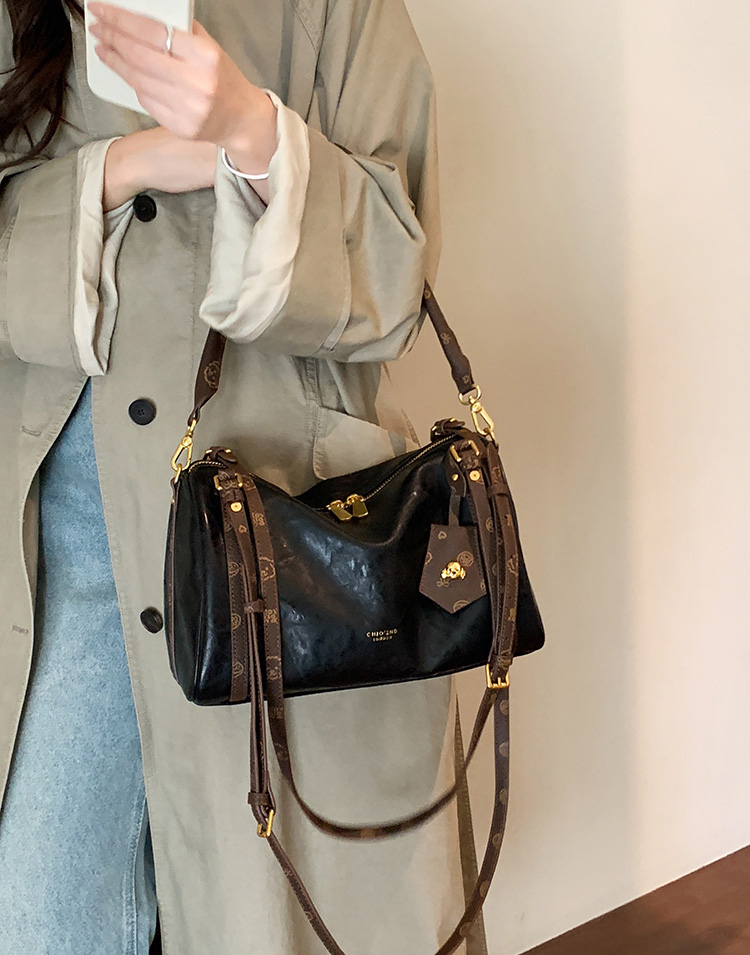 DEEPKEE original nubuck handmade full-grain genuine leather cowhide bag 黑夜騎士枕頭包 CD33238號