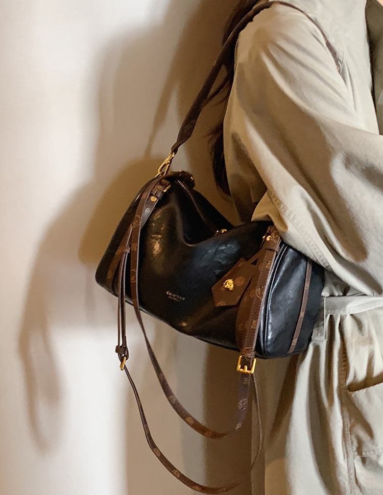 DEEPKEE original nubuck handmade full-grain genuine leather cowhide bag 黑夜騎士枕頭包 CD33238號