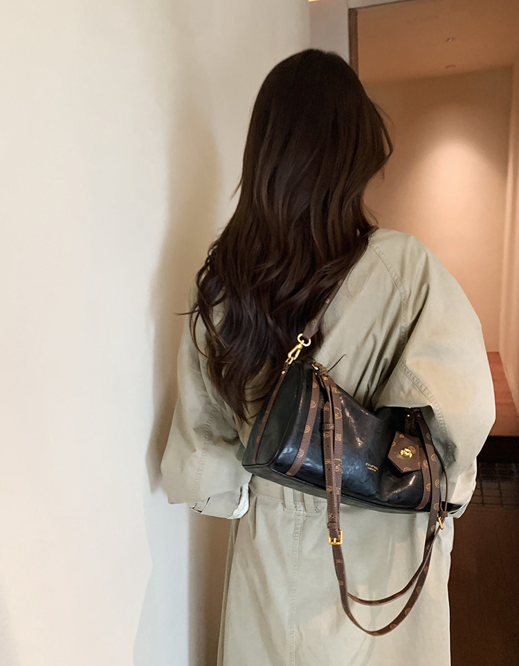 DEEPKEE original nubuck handmade full-grain genuine leather cowhide bag 黑夜騎士枕頭包 CD33238號