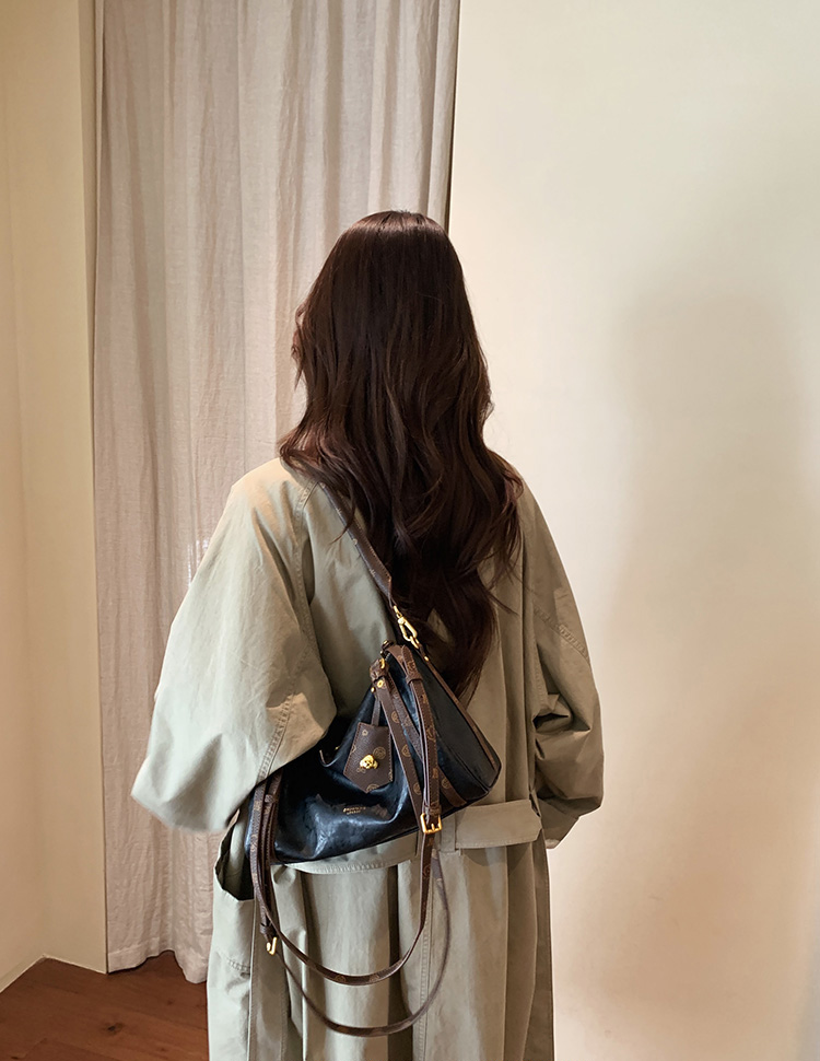 DEEPKEE original nubuck handmade full-grain genuine leather cowhide bag 黑夜騎士枕頭包 CD33238號