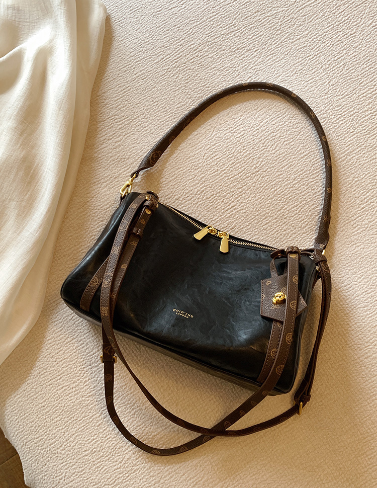 DEEPKEE original nubuck handmade full-grain genuine leather cowhide bag 黑夜騎士枕頭包 CD33238號