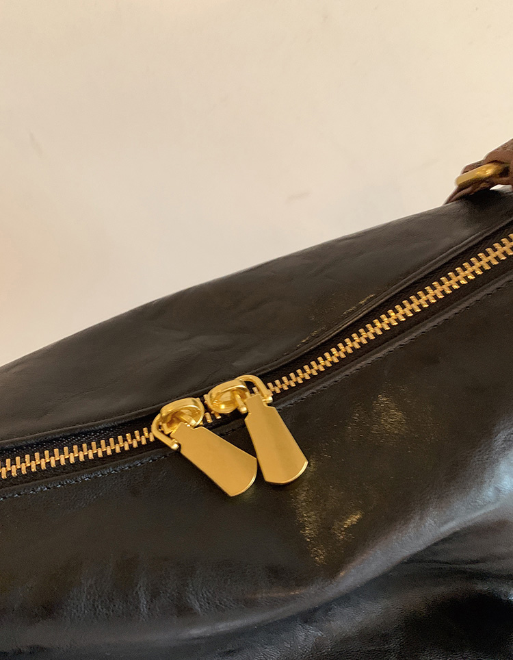 DEEPKEE original nubuck handmade full-grain genuine leather cowhide bag 黑夜騎士枕頭包 CD33238號