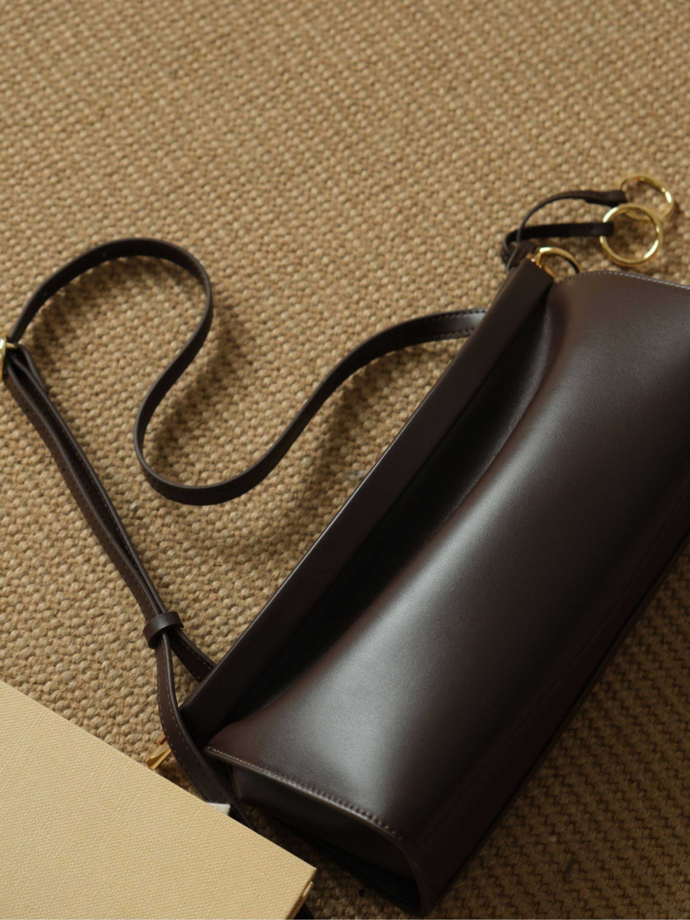 香港狄記皮具 狄記 原創真皮手工 ins郵差包 ins風格包包 頭層牛皮包包 皮革 原創手工真皮 皮件 DEEPKEE 復古真皮手工包