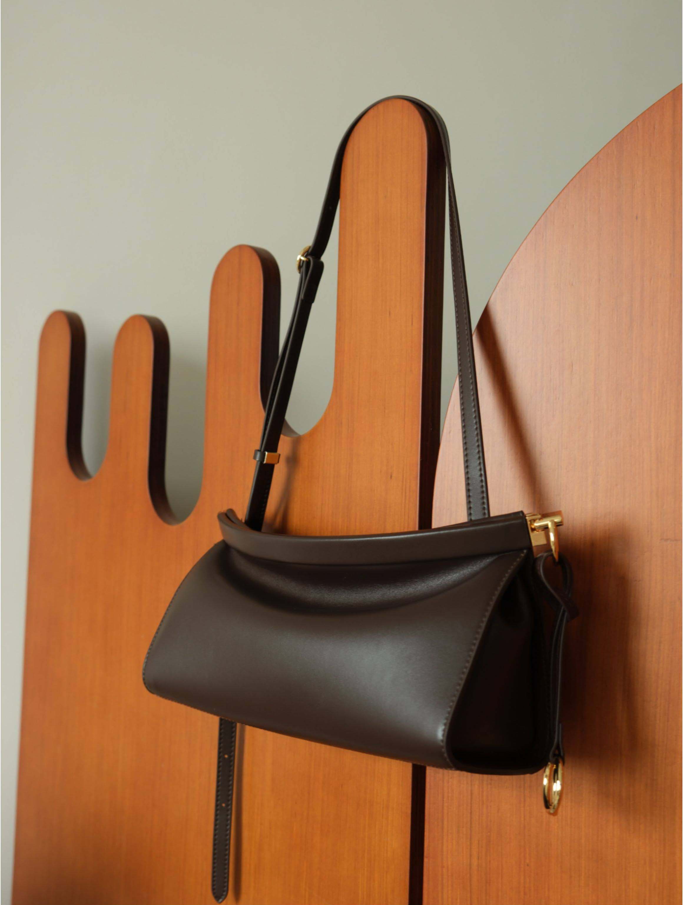 香港狄記皮具 狄記 原創真皮手工 ins郵差包 ins風格包包 頭層牛皮包包 皮革 原創手工真皮 皮件 DEEPKEE 復古真皮手工包