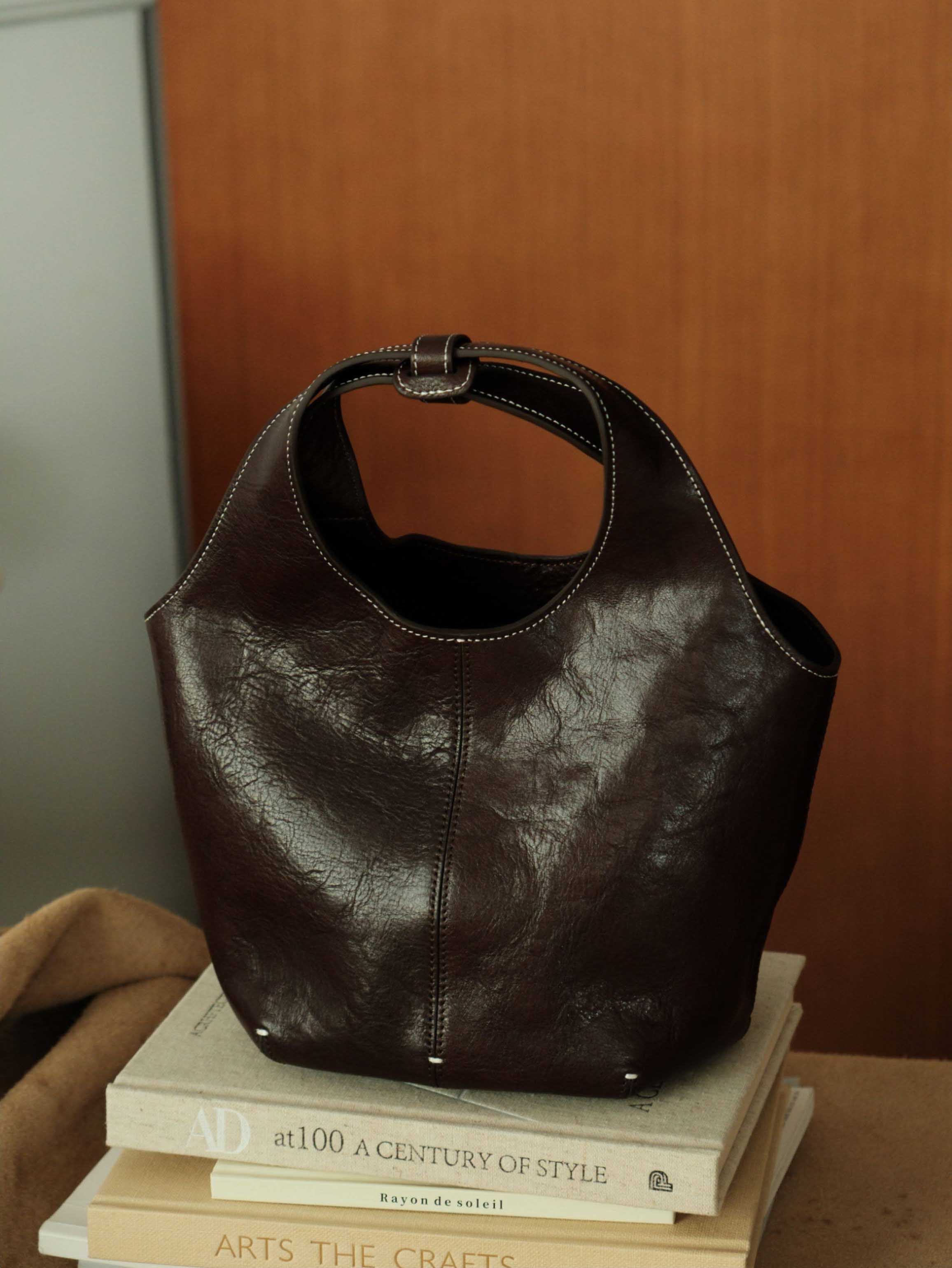 香港狄記皮具 狄記 原創真皮手工 ins郵差包 ins風格包包 頭層牛皮包包 皮革 原創手工真皮 皮件 DEEPKEE 復古真皮手工包