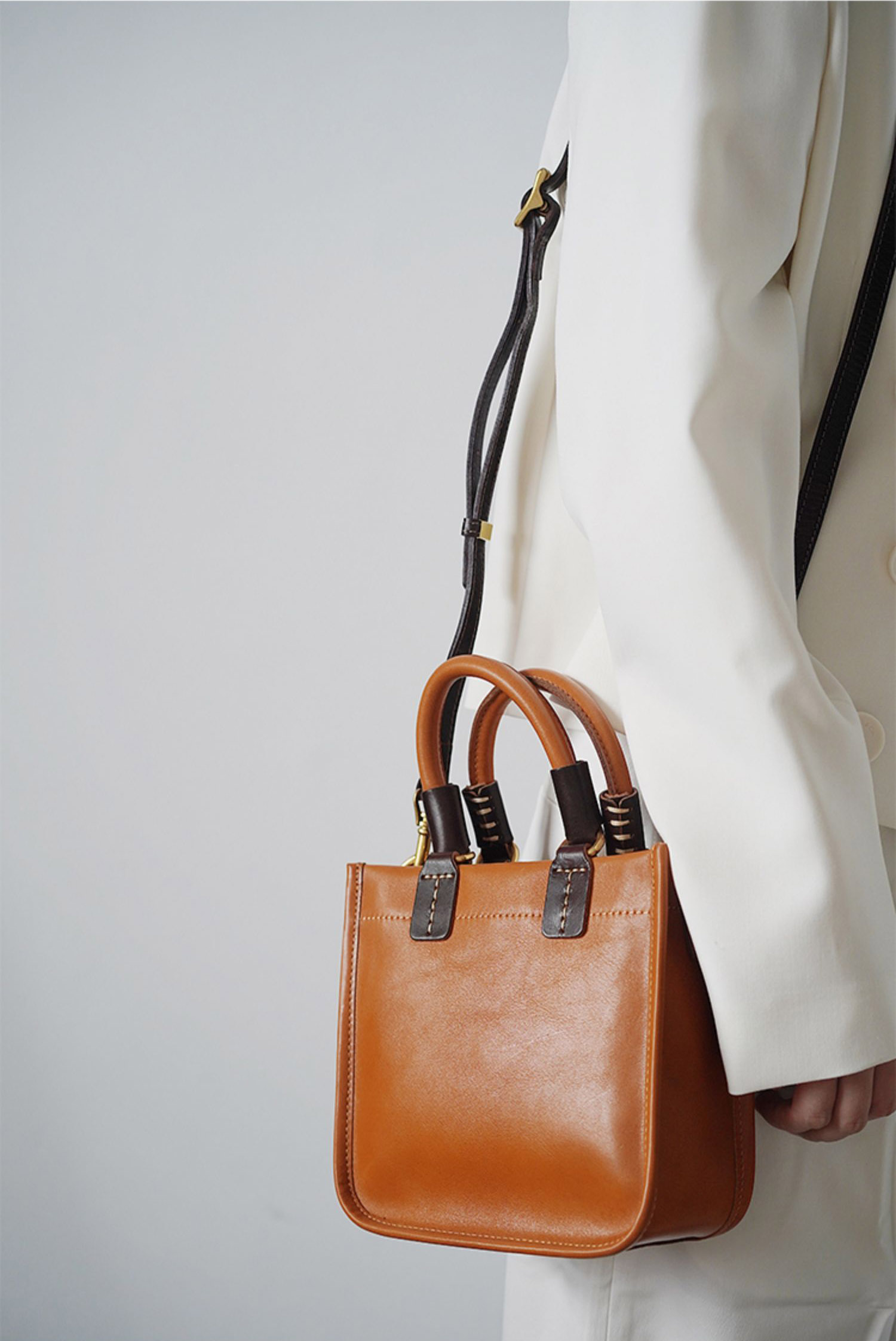 香港狄記皮具 狄記 原創真皮手工 ins郵差包 ins風格包包 頭層牛皮包包 皮革 原創手工真皮 皮件 DEEPKEE 復古真皮手工包