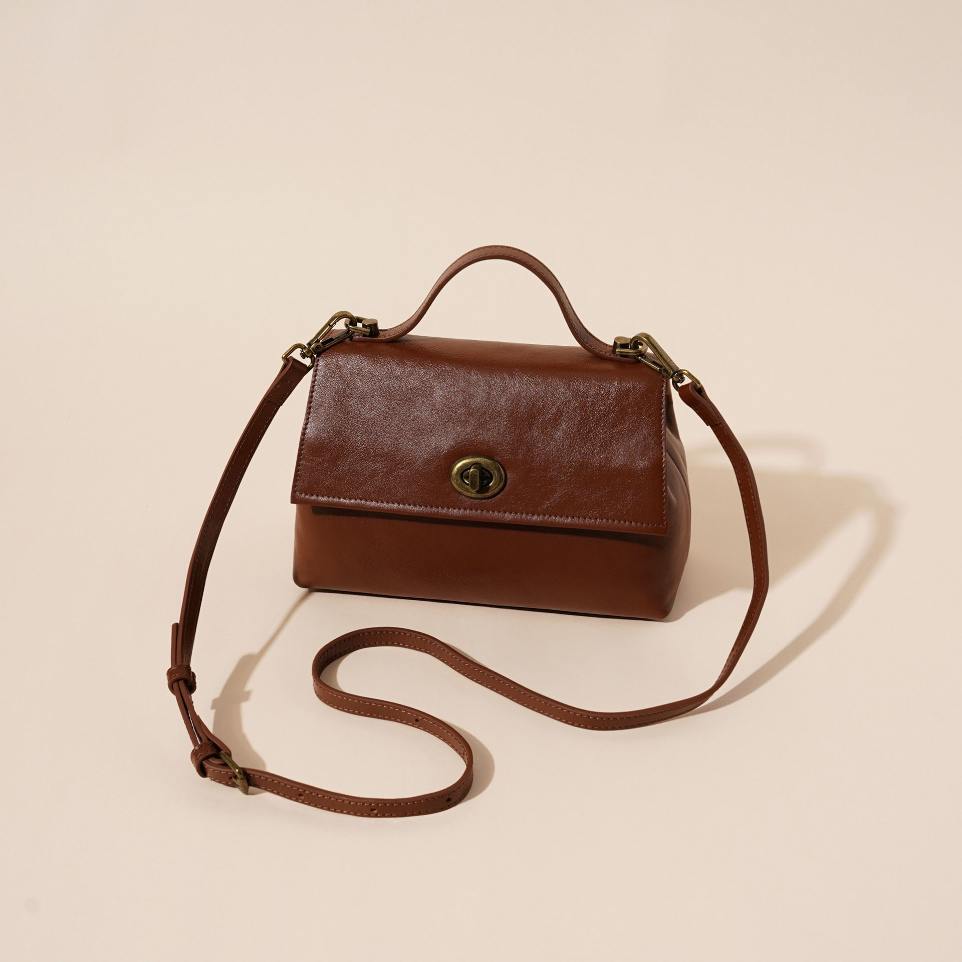 香港狄記皮具 狄記 原創真皮手工 ins郵差包 ins風格包包 頭層牛皮包包 皮革 原創手工真皮 皮件 DEEPKEE 復古真皮手工包