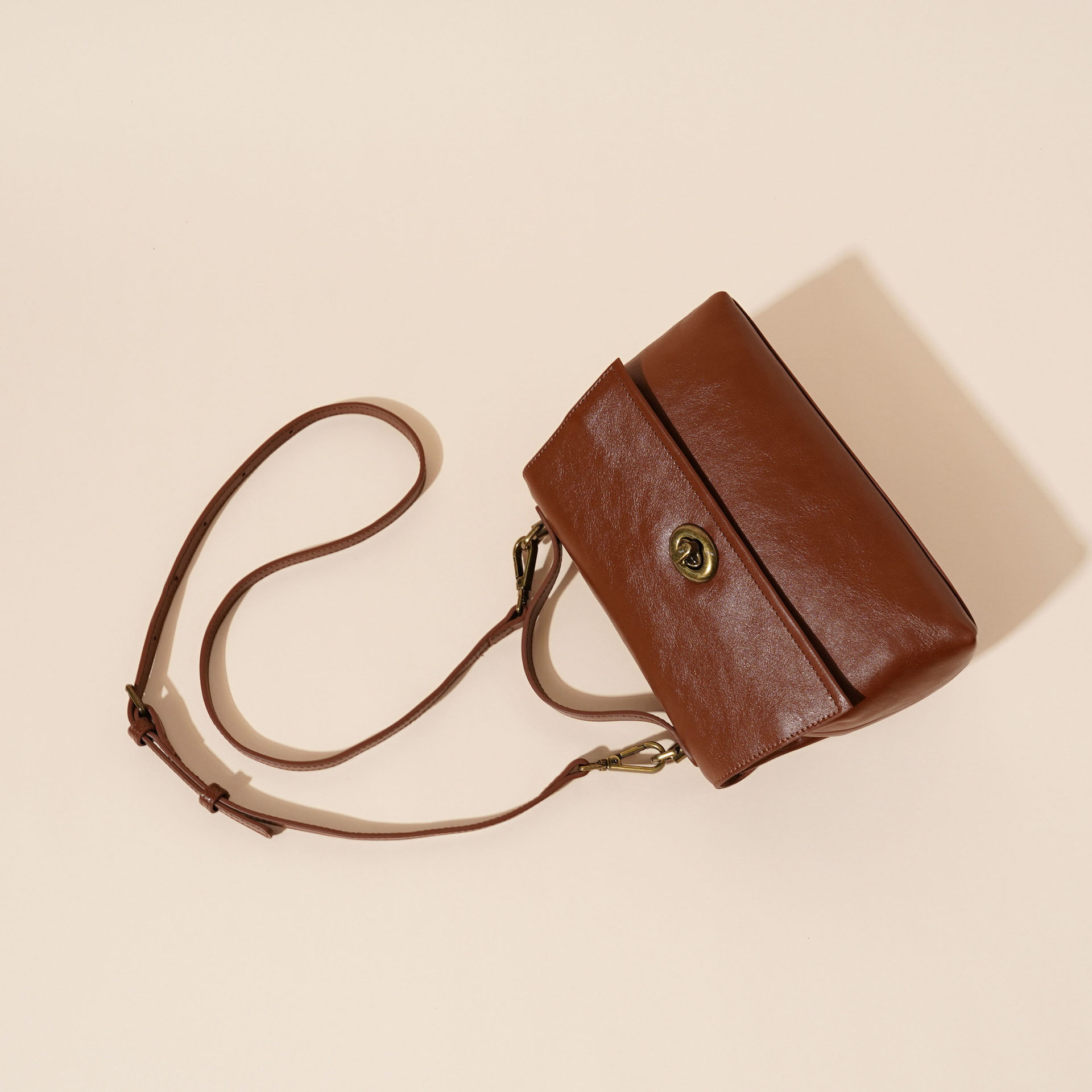 香港狄記皮具 狄記 原創真皮手工 ins郵差包 ins風格包包 頭層牛皮包包 皮革 原創手工真皮 皮件 DEEPKEE 復古真皮手工包