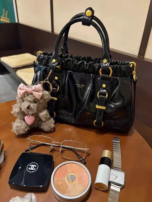 DEEPKEE BAGS 油蠟黑色褶皺斜跨手提包 CD33385號