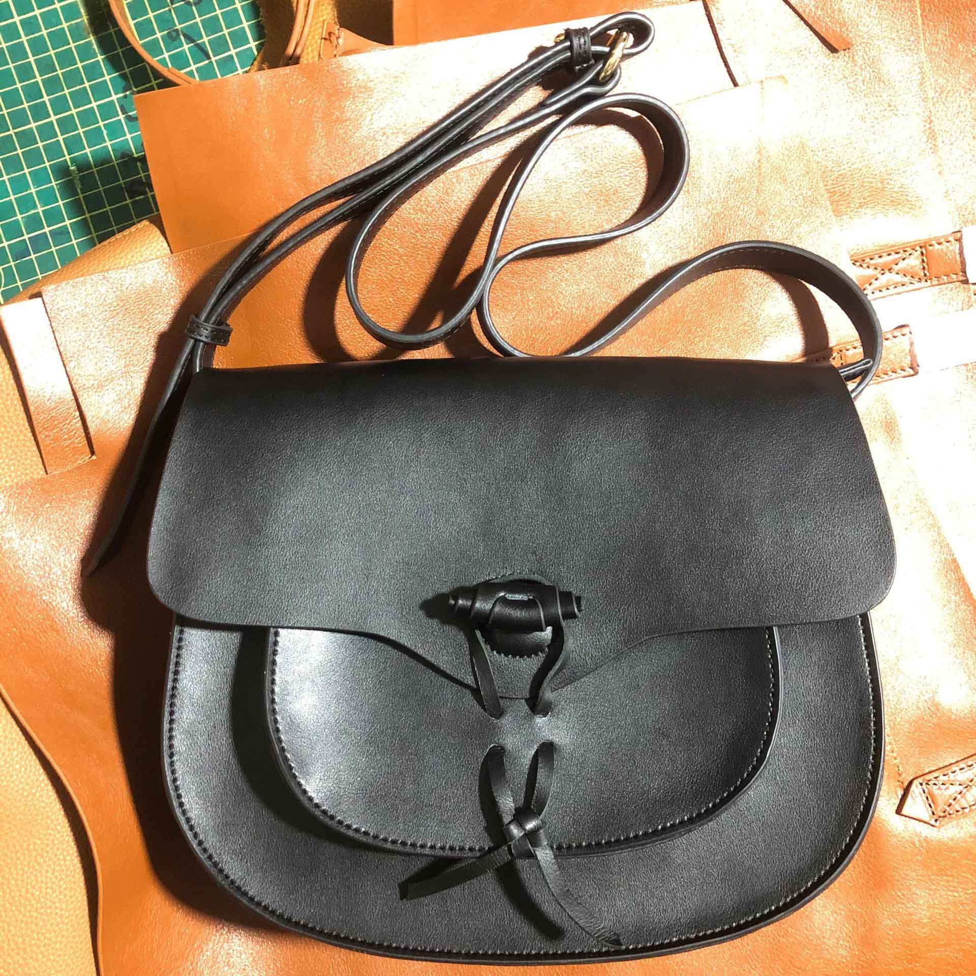 香港狄記皮具 狄記 原創真皮手工 ins郵差包 ins風格包包 頭層牛皮包包 皮革 原創手工真皮 皮件 DEEPKEE 復古真皮手工包