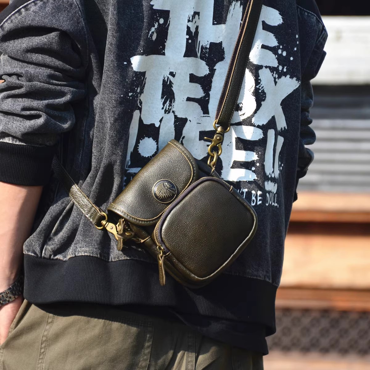 香港狄記皮具 狄記 原創真皮手工 ins郵差包 ins風格包包 頭層牛皮包包 皮革 原創手工真皮 皮件 香港狄記手工製作 - 原創機能斜背小包396號