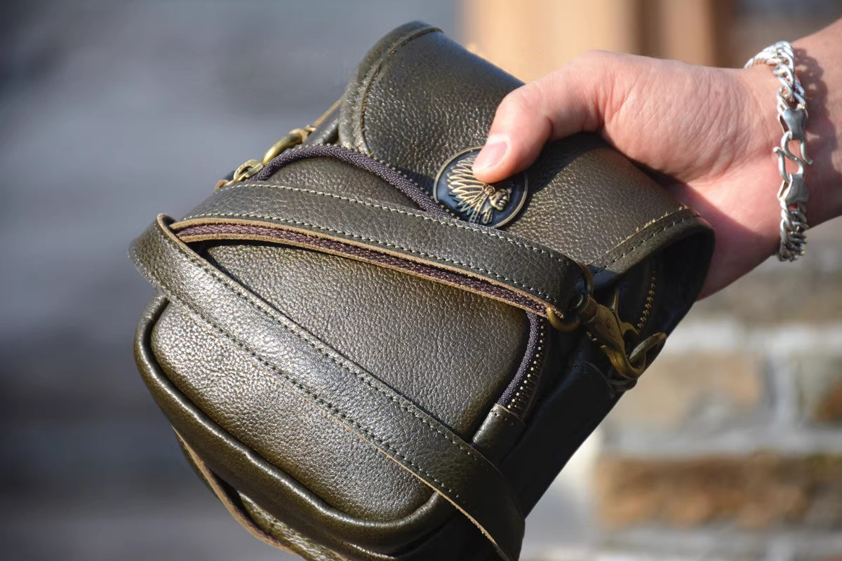 香港狄記皮具 狄記 原創真皮手工 ins郵差包 ins風格包包 頭層牛皮包包 皮革 原創手工真皮 皮件 香港狄記手工製作 - 原創機能斜背小包396號