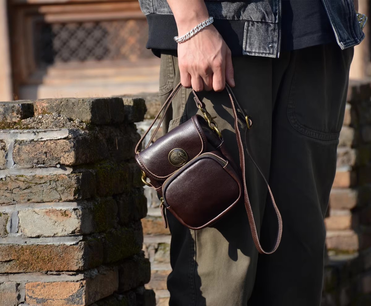 香港狄記皮具 狄記 原創真皮手工 ins郵差包 ins風格包包 頭層牛皮包包 皮革 原創手工真皮 皮件 香港狄記手工製作 - 原創機能斜背小包396號